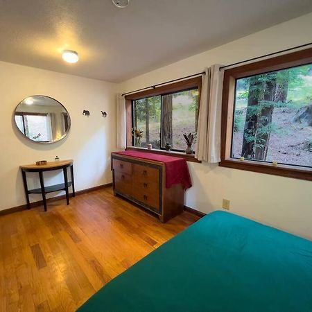 Little House In The Redwoods With A Hot Tub! Garberville Exterior foto