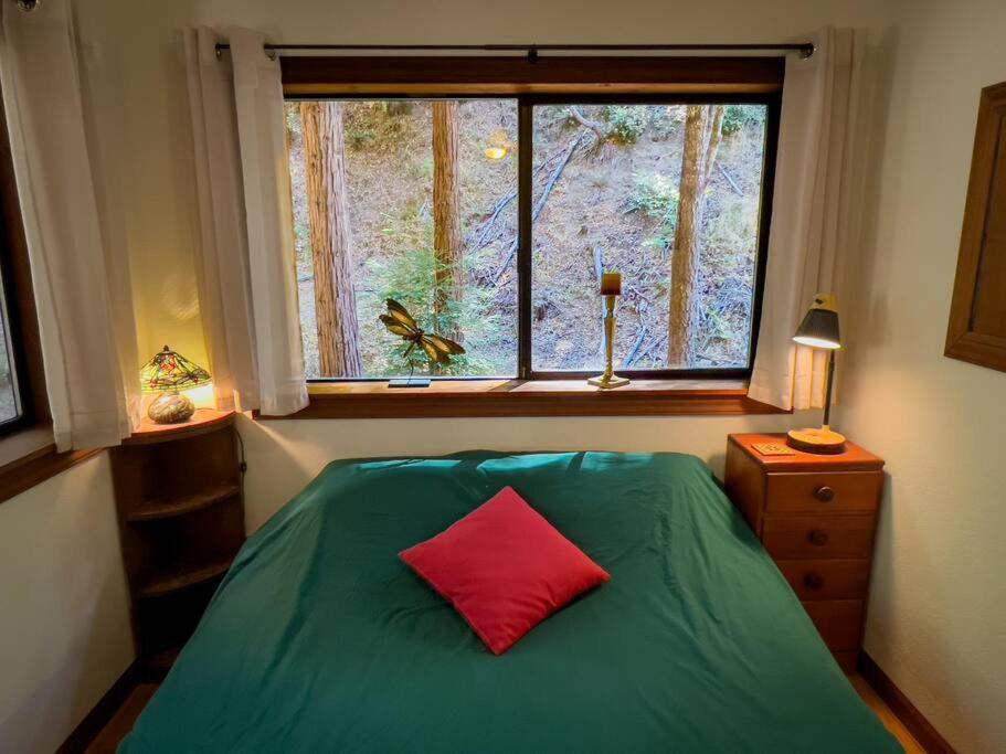 Little House In The Redwoods With A Hot Tub! Garberville Exterior foto