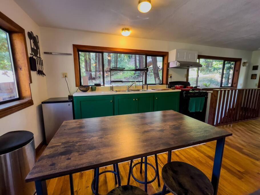 Little House In The Redwoods With A Hot Tub! Garberville Exterior foto