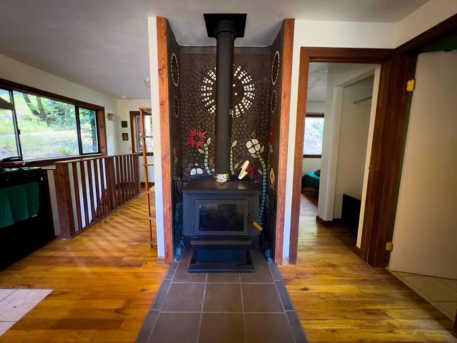 Little House In The Redwoods With A Hot Tub! Garberville Exterior foto