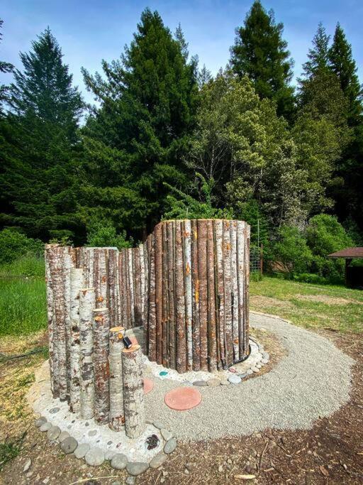 Little House In The Redwoods With A Hot Tub! Garberville Exterior foto